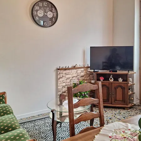 2 Bedroom Amazing In 滨海苏拉克